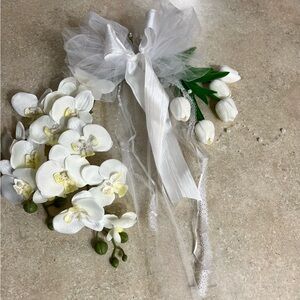 Elegant White Floral Bridal Bouquet